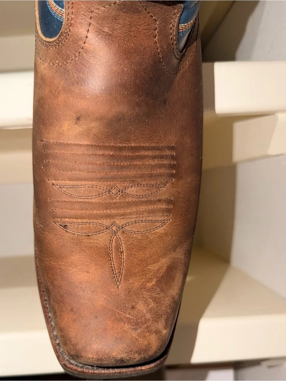 Ariat branding style